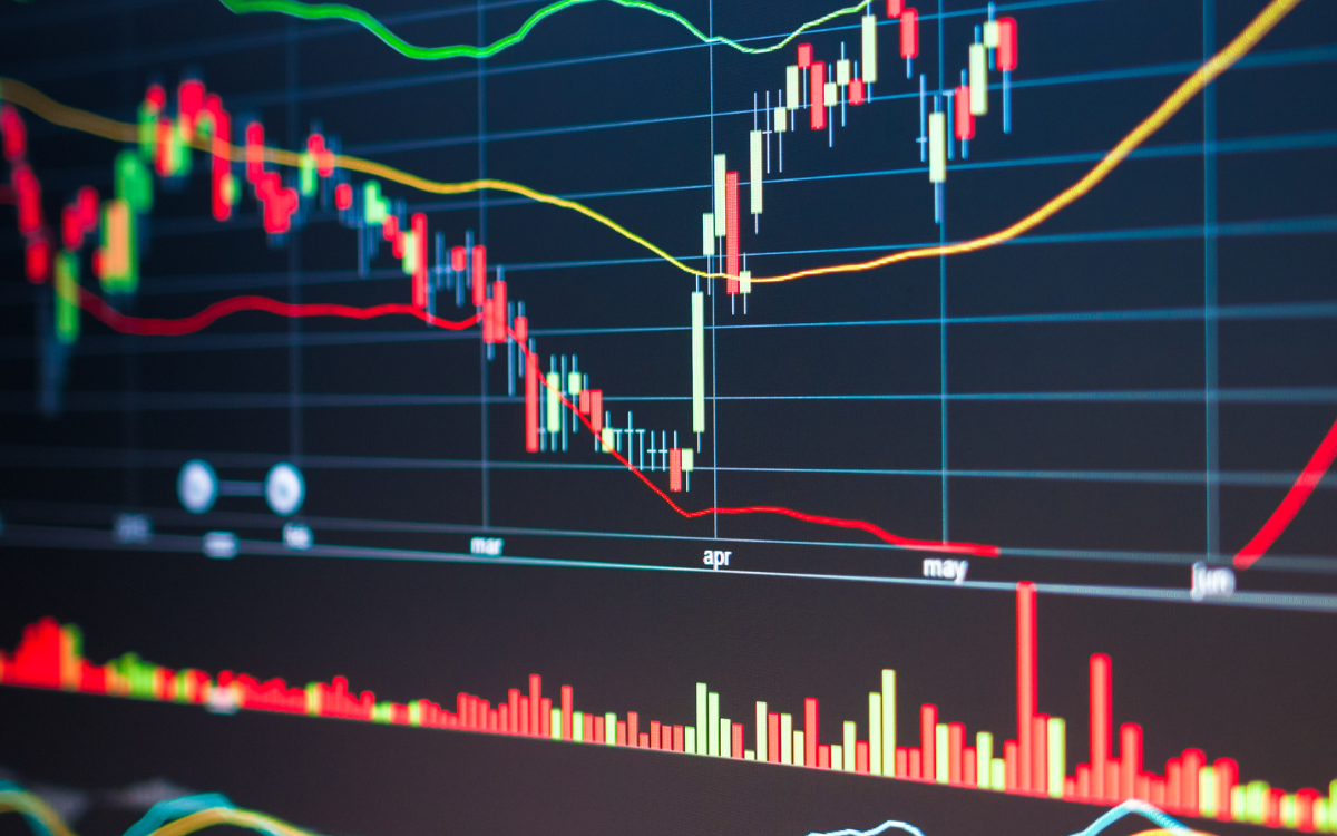 שוק ההון הישראלי 2025: לאן הולכות ההזדמנויות – ואיך משקיעים חכם?